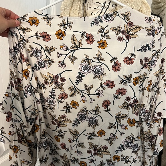 Size small - cream colored shirt with ruffle sleeve, floral, print all over - Picture 4 of 6